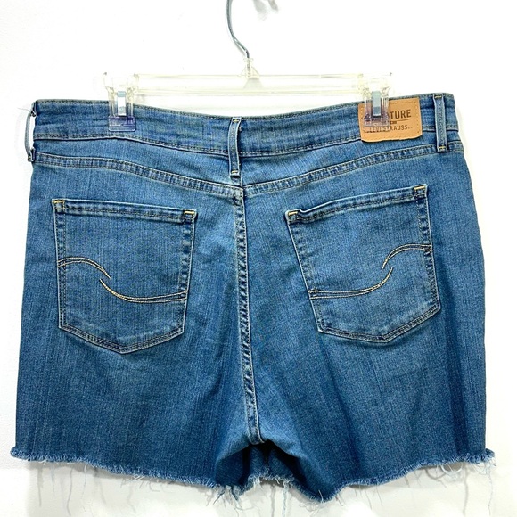 Levi Strauss Signature Gold Mid Rise Cut off Shorts - Picture 4 of 8